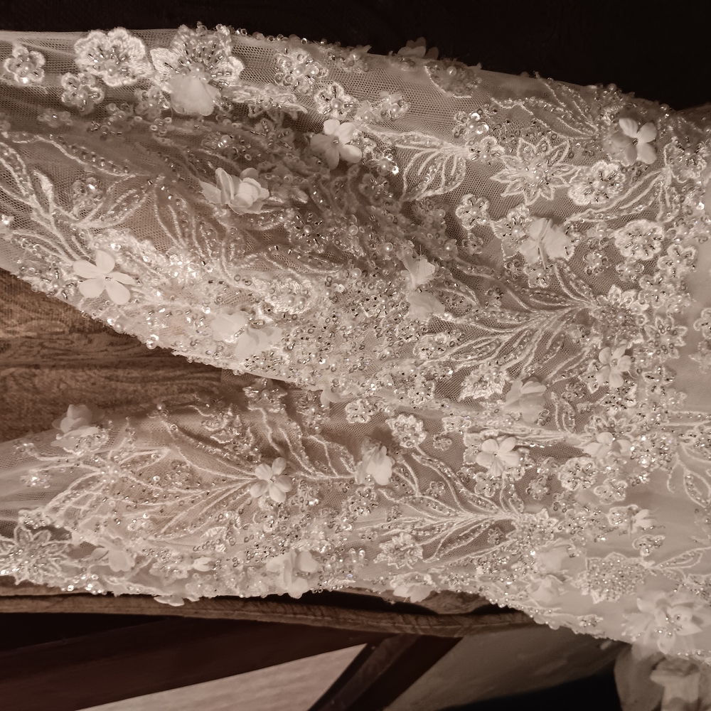 Elegant Floral Lace Wedding Dress